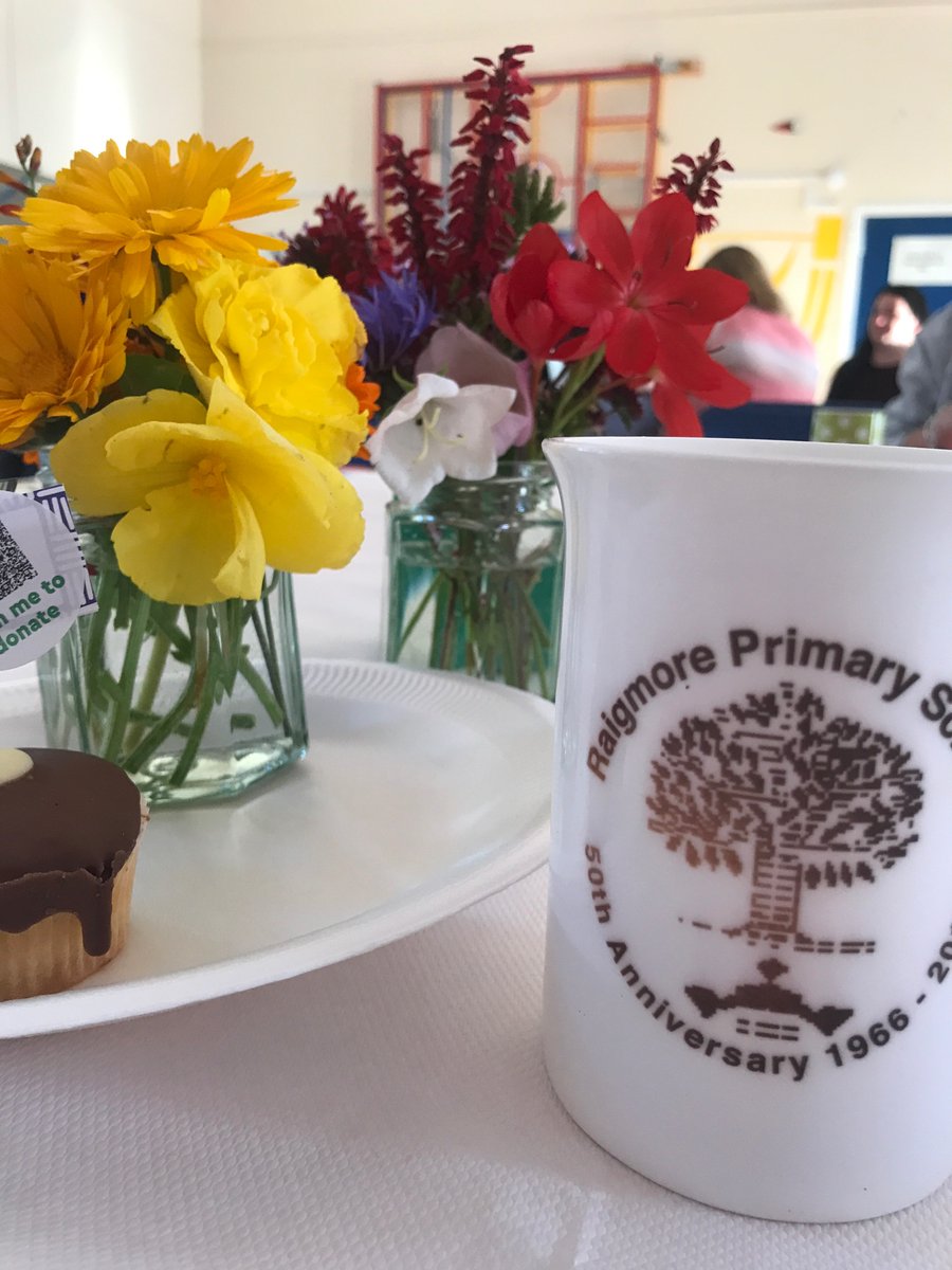 gemarella's tweet image. MacMillan coffee morning with all our fab Raigy Stars ⭐️Well done everyone ☕️🎂🧁🍰