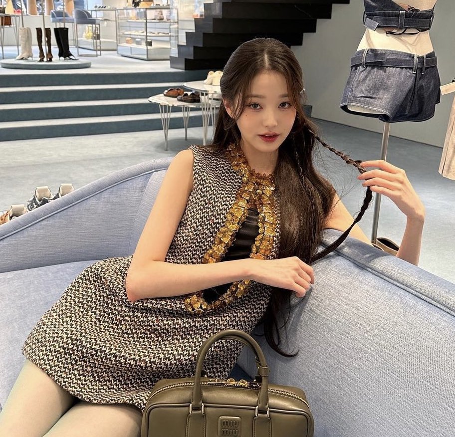 nyoung_lover's tweet photo. 似てると思って確認したら違かった🥹 https://t.co/tHKucOYTEj