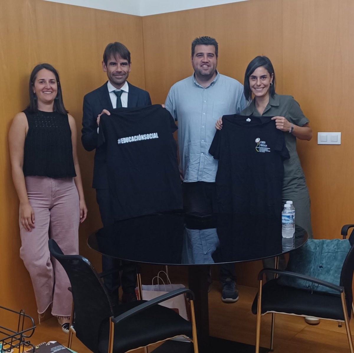 colegio_ri74028's tweet photo. Ayer por el Día de la Educación Social desde el Colegio Profesional de Educadoras y Educadores Sociales de La Rioja nos hemos reunido con la Dirección General de Innovación Educativa con el fin de reivindicar las funciones de la educación social en el sistema educativo. https://t.co/NqvsKR8qLZ
