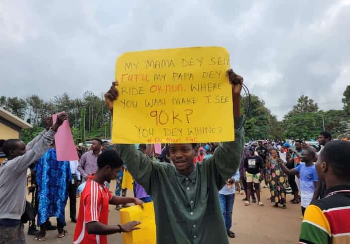 popsyynn's tweet photo. I no get Papa , my Mama na just a petty trader.....Were I wan see 90k? Oau mgt. Just dey play ooo
#oautwitter #SaveOAUStudent https://t.co/gFNBbAL9N7