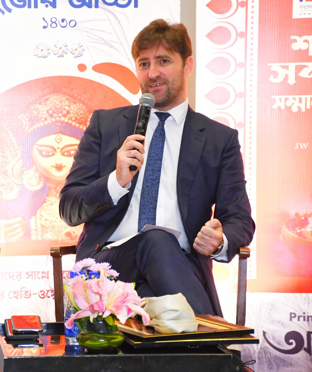 Director of Alliance Française du Bengale, Mr. Nicolas Facino, had the honour of visiting 'Durga Puja Adda' as a chief guest. The program was organized by Todays Story News.