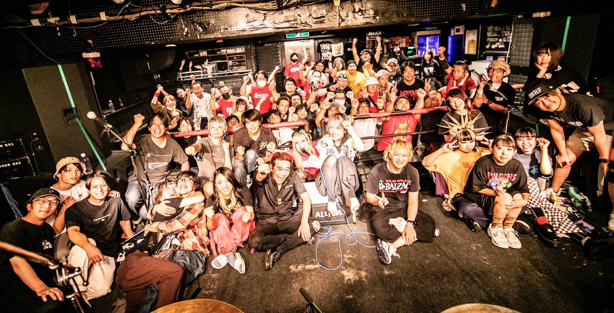 showzys5566's tweet photo. #ALLiCA #ALLICAN  
先日、SNS繋がりの友人の誘いで、allicaのライヴに行ってきた。1stアルバムのレコ発ツアーと言うことで、先にYouTubeで全曲聴き込んで行った。アルバムの中でも、一曲目の「all i can 」は聴いていて、自然に涙が溢れてきた。ライヴの一曲目はいきなり「all i can」最高だった❗ https://t.co/rYi5c4gKGr