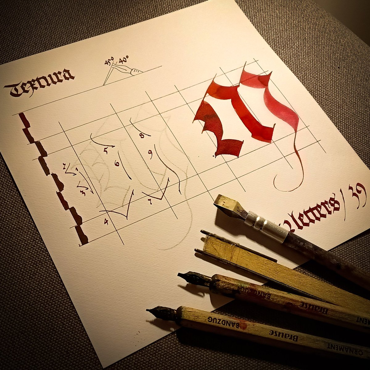 signum_et_imago's tweet photo. My 52 letters challenge 2023 with Textura from the turn of the 14th and 15th centuries.
Uppercase „M”.

#52letters #52letterschallenge #calligraphy #calligraphia #caligrafia #calligraphy #kaligrafia #caligrafia #signum_et_imago #textura #blackletter #gothicscript #automaticpen https://t.co/6YHOAMHVuN