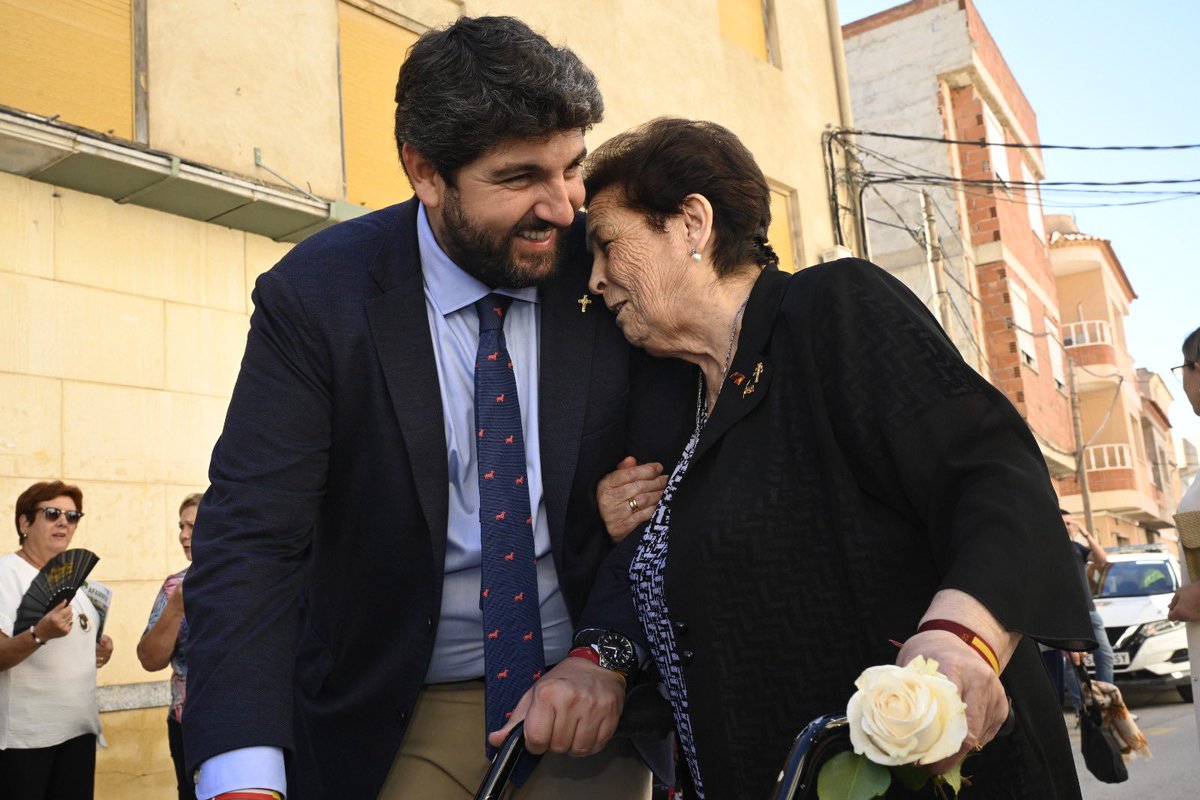 Quien más me quería de todo el <a href="/PPRMurcia/">PP Región de Murcia</a>.

Duele su marcha, mucho. 
Pronto estará volviendo loco a más de uno por ahí arriba cada vez que hagamos un acto.

Te quiero, Pepita.💙