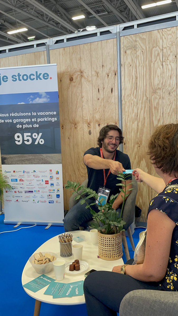 On découvre <a href="/jestocke/">jestocke.com</a> qui « donne une nouvelle vie à vos garages et parkings vacants »
#congreshlm #nantes