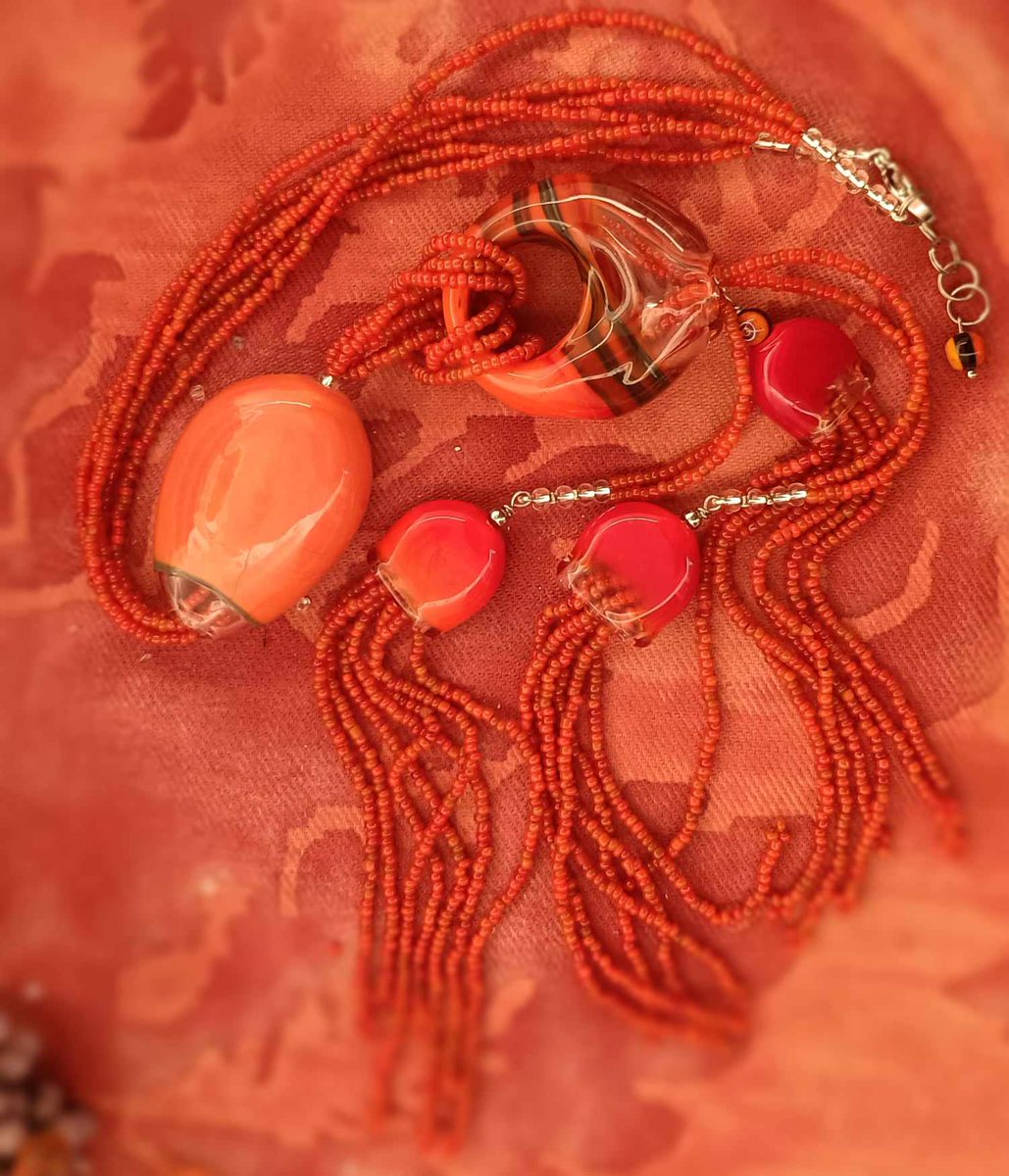 'Coral Eclipse', one of the collector's pieces created around the blown art pieces by Alessia Fuga for the ABC a bead change capsule presented during The Venice Glass Week

#marisaconvento #venetiandreams #alessiafuga #glassbeads #perleinvetro #necklace #collana