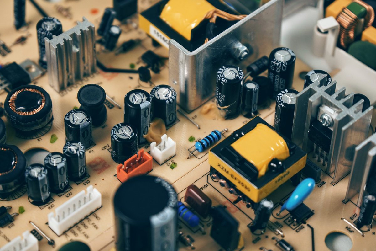 On this date in 1950, the #patent for the #transistor was issued to John Bardeen, Walter Brattain, and William Shockley. This eventually paved the way for Caja’s advanced #robotics solutions🤖.

Find out more about our innovative use of technology: cajarobotics.com/adv-robotics