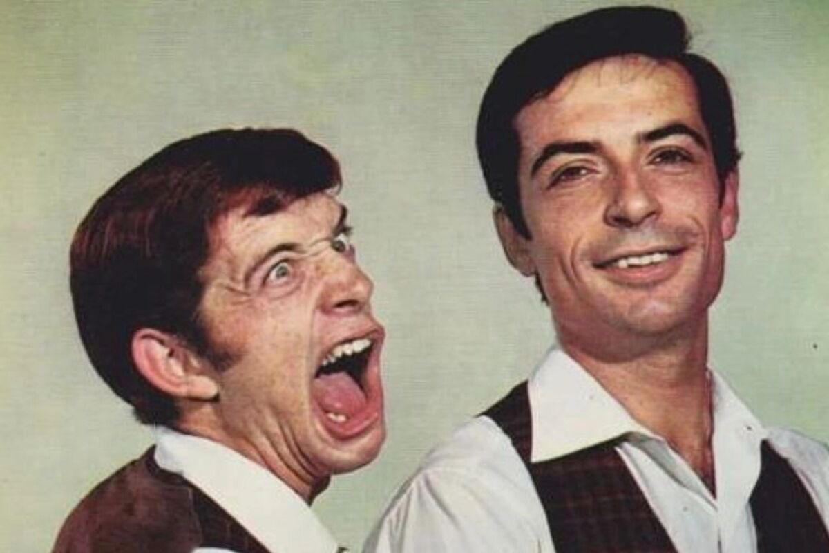 CurroTroya's tweet photo. 😀😀 Este hombre va a conseguir que pensemos que en realidad era el tercer hermano nunca conocido…

#HermanosCalatrava #MagosDelHumor 

👇🏻👇🏻 https://t.co/1UQwC9HTXw