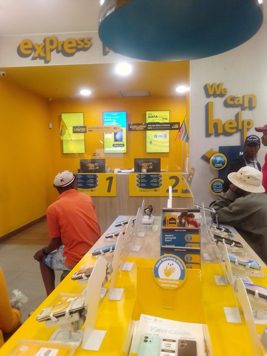 SModapan's tweet image. Yho customer care mtn Phuthaditjhaba, we have been waiting for an hour without assistance, consultants on lunch @MTNza @ICASA_org  @Carolinerathabe @AdvoBarryRoux @danielmarven