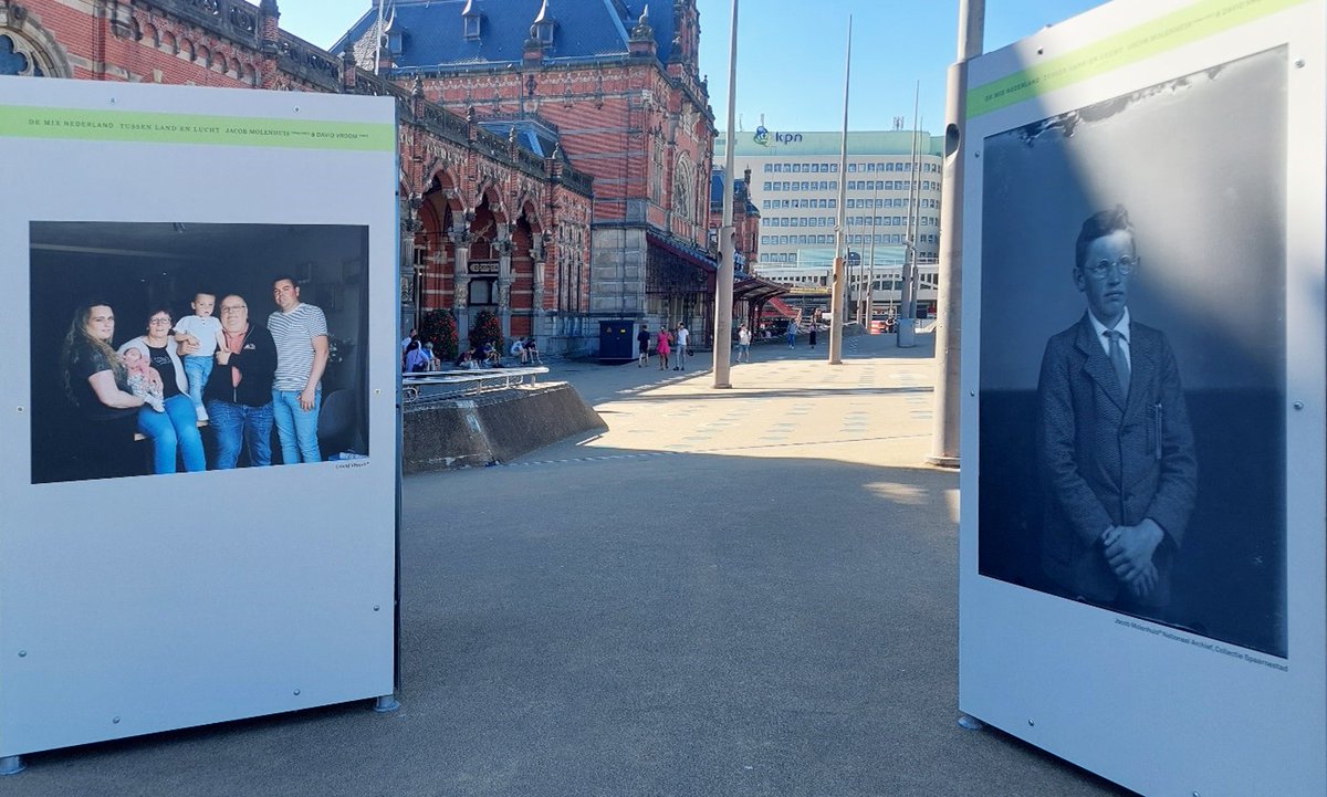 Op de stations Tilburg en Groningen is de reizende fototentoonstelling De Mix Nederland te bezoeken. Voor deze reizende tentoonstelling is voor elke provincie een ander thema gekozen. Het omreizen waard! Zie voor meer informatie: tinyurl.com/59b8838n