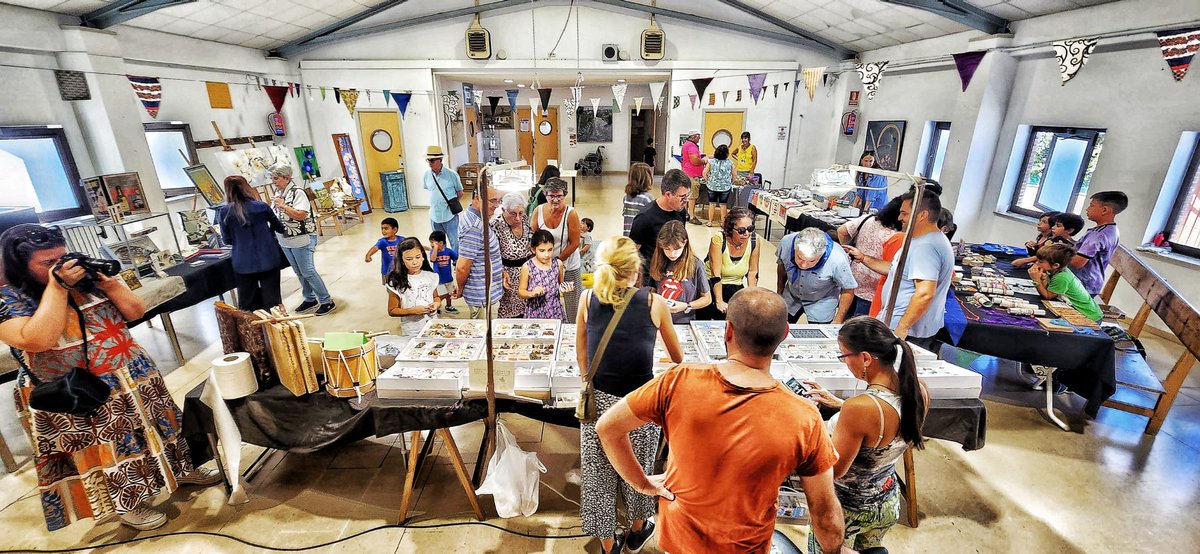 Museodelafalla's tweet photo. La III #FeriadeMinerales del #MuseodelaFalla en #Juzbado aglutina a cientos de personas interesadas en la #mineralogía y #geología. Agradecemos vuestra presencia y respaldo a estas iniciativas rurales de aprendizaje y divulgación.#geoparque #Salamanca https://t.co/KgOe9LV9FI