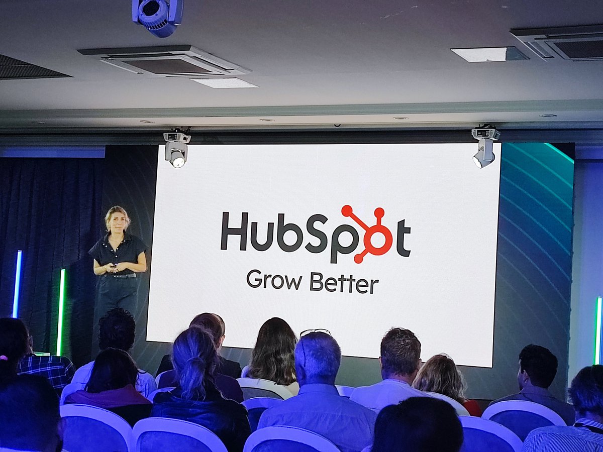 fyfybrindacier's tweet image. L&apos; intelligence artificielle aide désormais les marques à engager une connexion personnelle (pas juste personnalisée !) avec les clients, Virginie Le Lièvre @HubSpotFrance #ChatGPT #IA #HUBFORUM