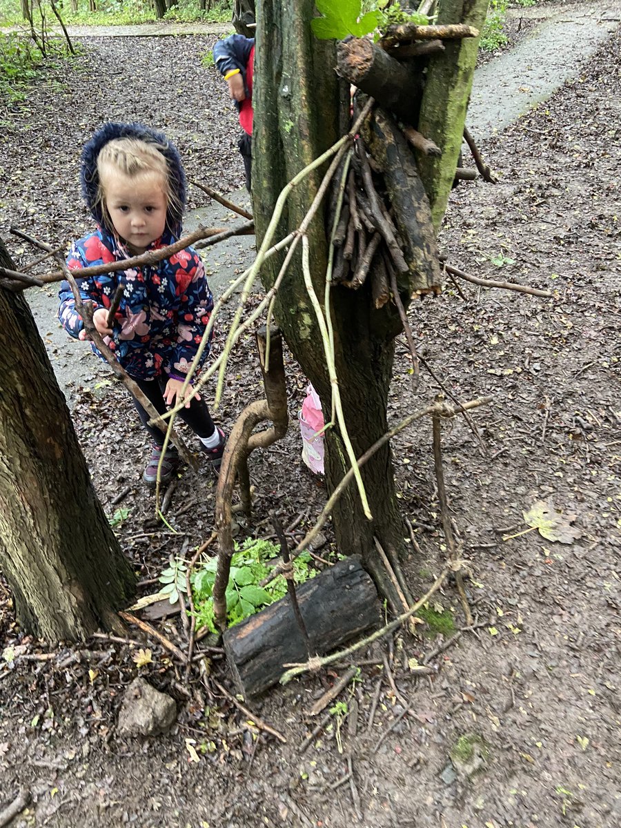 carolin17428620's tweet photo. Tuesday is Bramblebank Wood day in Reception. Today we made hedgehog houses and toasted marshmallows on the fire 🔥 
@AlthorpeKeadby https://t.co/qDpIk6C3tF