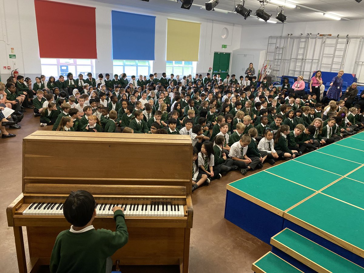 firsprimarysale's tweet photo. Performing in front of anyone is nervous enough but when you’re 8 years old, being in front of 360 shows wonderful belief, determination and resilience. Thank you Gideon for brightening up our singing assembly. #singingassembly https://t.co/8cPhxntyan
