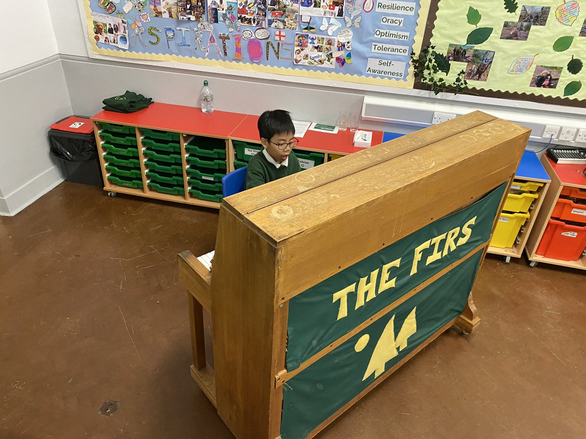 firsprimarysale's tweet photo. Performing in front of anyone is nervous enough but when you’re 8 years old, being in front of 360 shows wonderful belief, determination and resilience. Thank you Gideon for brightening up our singing assembly. #singingassembly https://t.co/8cPhxntyan