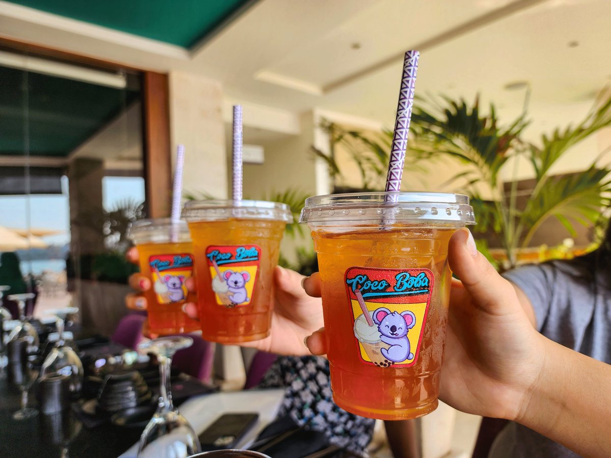 EnglishPointMSA's tweet photo. Bubble tea in one hand, ocean breeze in the other – life's simple pleasures at #EnglishPointMarina 🌴🍹 

#SeasideIndulgence  #BubbleTeaGoals #cocoboba    #bobatea #bubbletea #ArabicaRestaurant https://t.co/9gvBLOURbP