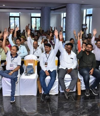 banqutehall's tweet photo. Vrindavan Banquet Hall had the privilege to host a conference led by Dr. Bhagyesh Kulkarni on "Diabetes free forever". We were thrilled to see so many happy faces and watch them experience the possibility of freedom from this slow killer.

#VrindavanBanquetHallConferse https://t.co/NkrkRpipNI