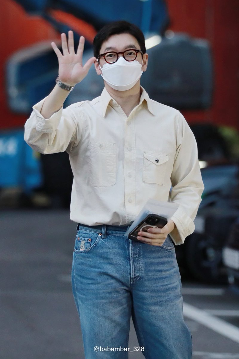 babambar_328's tweet photo. 231003 오유 퇴근 preview

#조승우 https://t.co/OZIq6zZMKd