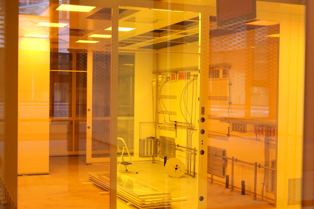 univgroningen's tweet photo. The Feringa Building approaches completion! 🏗️👷

Between March and July 2024, employees from Nijenborgh 4 will gradually move to their new building 🗃️

Have a further look inside this fascinating building that will house several FSE research groups 👇
https://t.co/7CQJ7s1NTZ https://t.co/vHsYQ94my0