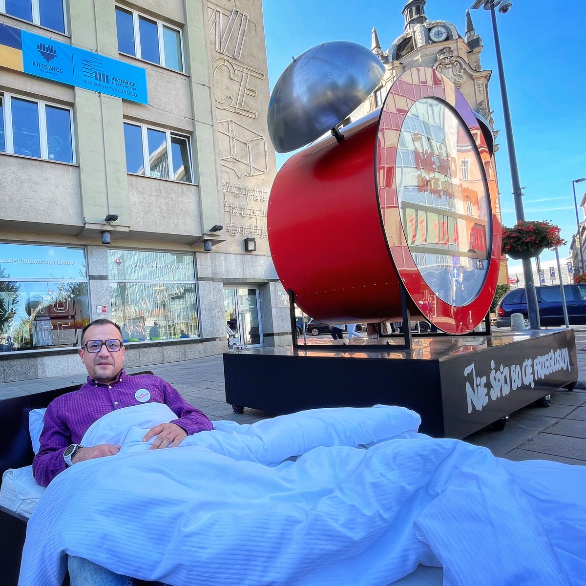 Nie śpij ⏰ bo Cię przegłosują‼️
Budzik w <a href="/miasto_katowice/">Miasto Katowice</a> 
A pod budzikiem nawet jedyny opozycyjny katowicki radny <a href="/Duras82/">Dawid Durał</a> 💛
RSPCT <a href="/KrupaMarcinpl/">Marcin Krupa</a> za pomysł i realizację 🇵🇱
<a href="/PL_2050/">Polska 2050</a> 
#TrzeciaDroga