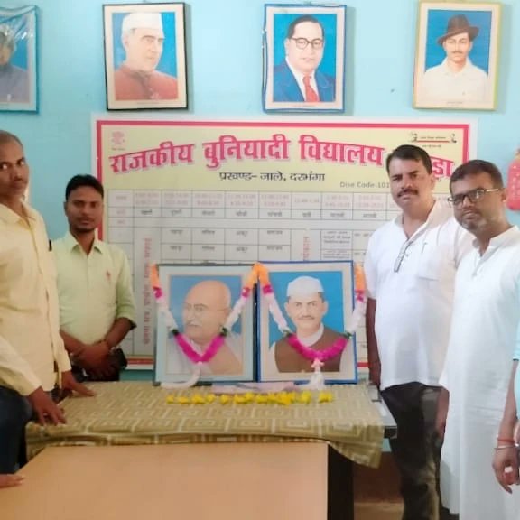StudyAmrit's tweet photo. देश के दो महापुरुष राष्ट्रपिता महात्मा गांधी एवं लाल बहादुर शास्त्री जी की जयंती पर उन्हें शत-शत नमन🙏🙏🙏
#BiharEducationDept 
#MahatmaGandhiJayanti 
#LalBahadurShastriJayanti 
#Amritkushwaha_ourmission
@NitishKumar @yadavtejashwi @ProfShekharRJD https://t.co/z6socHN17M