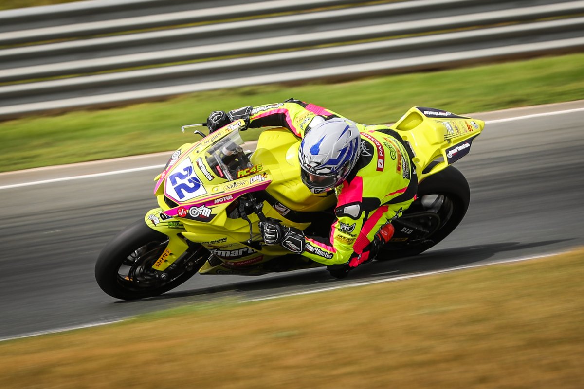 Desde luego, la decoración de la moto de Afonso Cruz es llamativa y espectacular. ¡Igual que el estilo del piloto portugués pilotándola y exprimiéndola al máximo!🚀🚀

#YamahaR6Cup
