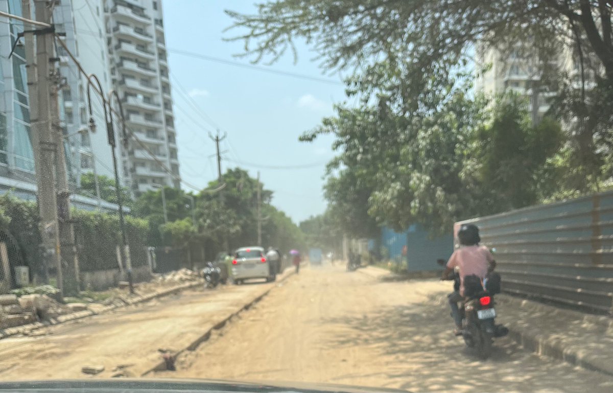 lavtotalk's tweet photo. @BJP4India #Gurgaon @OfficialGMDA to #G20 Welcome #Delhi, @Gurgaon
- To park on roads n suffer jams
- #Nowater, #NoPower #Nohousing or govt benefit
- No parks or water bodies
- Garbage n plastic everywhere 
- Skeleton towers #Ugly_DLF 
-#Beggers, #Gurgaonprostitutes n #banjaras https://t.co/ypgLcoxC3X