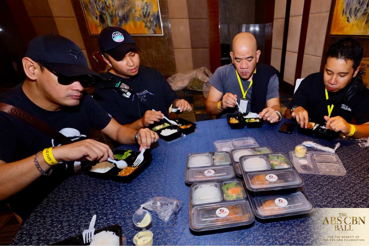 ABSCBNpr's tweet image. Thank you to @dynamic_food_services for feeding the hardworking team behind the #ABSCBNBall2023! We are forever grateful 
❤️💚💙