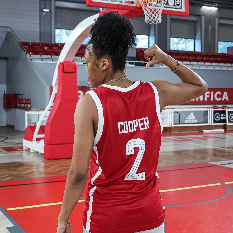 modalidadesslb's tweet photo. ❤⚪ Bem-vinda, Keilanei Cooper!

#BasketBenficaFem

#GlobalImagem #KellyPortugal @adidas