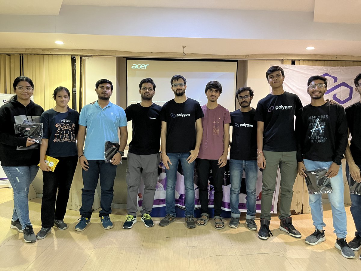 GuildSurat's tweet photo. We conducted the workshop "BUIDLing Blocks 2.0" at SCET last weekend and it was 🔥🔥.

With over 150 attendees, the event was a massive success. 💪💪

The web3 dev ecosystem is ever-growing; builders keep building,  irrespective of market conditions. ⚡️⚡️

A thread 🧵... https://t.co/h67rruDvRE