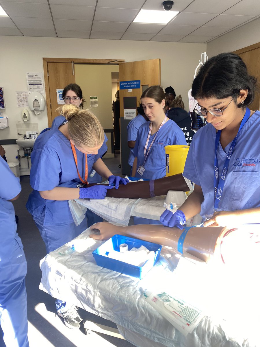 Beccaa222's tweet image. Cannulation training 💉 🩸 

#studentodp #maturestudent #cccu @CCCUSimulation #finalyear