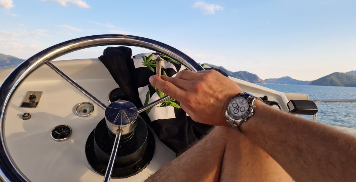 SStridgen's tweet photo. 10/10 the food on offer tonight im going to employ these guys and fly them around the globe we can sail on my boat's... 🤔🙄🍾🎊🛥️ #sociallink #nocensorship #networking #sociallinknetwork #emotionaldetachment #whereismymind https://t.co/b14eMpOp9c