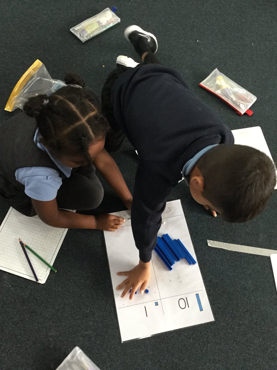 STC_3DH's tweet photo. Working super hard in maths learning about 10s 1s and even 100s!! https://t.co/KRKYQiSFde
