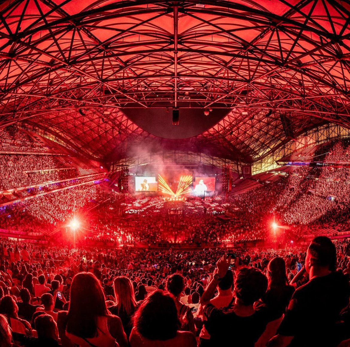 SCAUarchitecture (@scauarchi) on Twitter photo 🎤 🙏 🏉
CHANTE, PRIE, JOUE
Riche actualité du stade Vélodrome ces dernières semaines avec le concert de SCH, la Messe du pape et la coupe du monde de rugby, entre autres. <a href="/orangevelodrome/">Orange Vélodrome 🏡</a> <a href="/Sch_Mathafack/">#19</a> <a href="/rugbyworldcup/">Rugby World Cup</a> (Getty Images, Instagram, Medias du Vatican) 🎤 🙏 🏉
CHANTE, PRIE, JOUE
Riche actualité du stade Vélodrome ces dernières semaines avec le concert de SCH, la Messe du pape et la coupe du monde de rugby, entre autres. <a href="/orangevelodrome/">Orange Vélodrome 🏡</a> <a href="/Sch_Mathafack/">#19</a> <a href="/rugbyworldcup/">Rugby World Cup</a> (Getty Images, Instagram, Medias du Vatican)