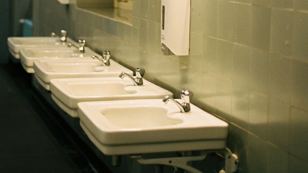 947's tweet image. [ON-AIR] #WordOnTheStreets: Should teachers allow pupils to go to the bathroom wherever they need to?

📞 WhatsApp | 066 3818 609

#947Afternoons