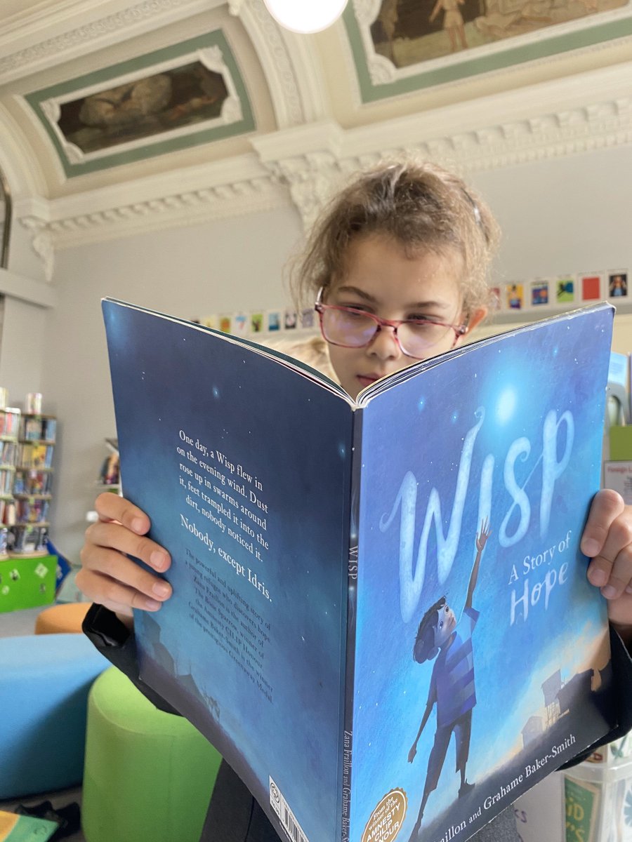'What are you reading today?' 

Sadie has picked out a lovely book today, 'Wisp' by @ZanaFraillon ⭐️
A refugee story of extraordinary power and hope. 
#BGSwhatareyoureading