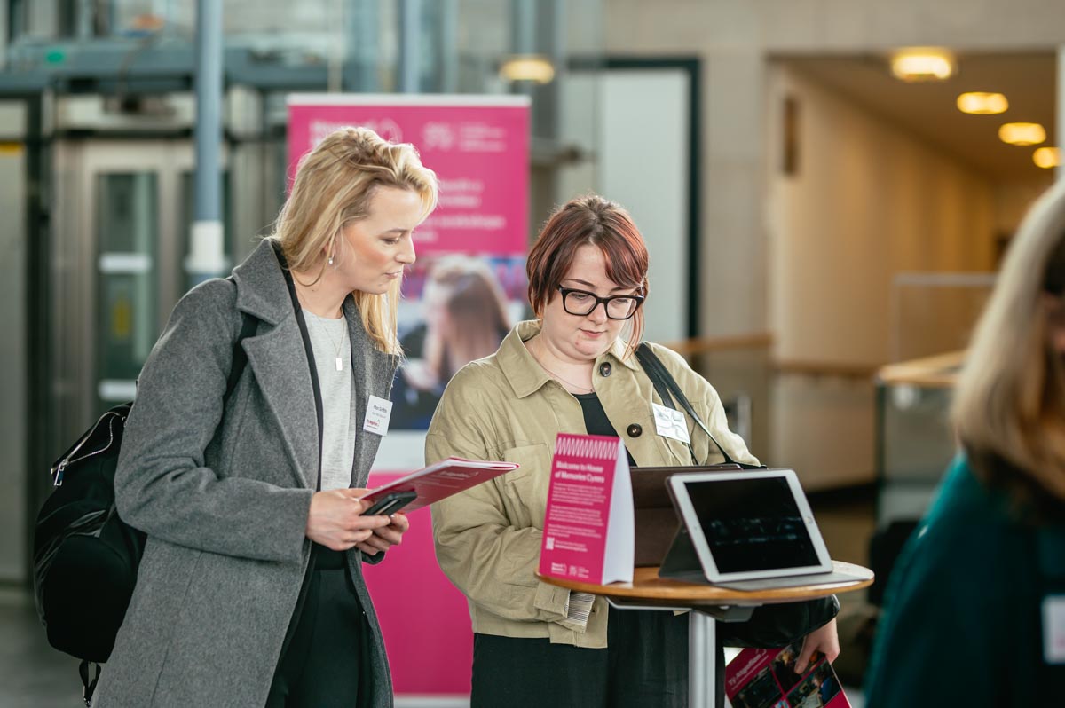 house_memories's tweet image. Exciting news! House of Memories Cymru, funded by @WelshGovernment, is now live!✨🏴󠁧󠁢󠁷󠁬󠁳󠁿

Dive into Welsh heritage and cultural treasures in our dementia-friendly app, and learn about dementia through our training and workshops. 

liverpoolmuseums.org.uk/house-of-memor…

#HouseOfMemoriesCymru