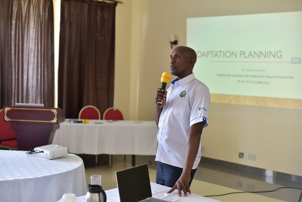 Omollojnr01's tweet image. Director Gichana of @KisumuCountyKE presenting the process and framework of adaptation plan to climate change in the ongoing multi stakeholders #vulnerabilitymapping validation workshop at Pinecone hotel. @WeAreVCA @Wanavijiji_sdi @CitiesAlliance @sdi_net 
#justclimateactionnow