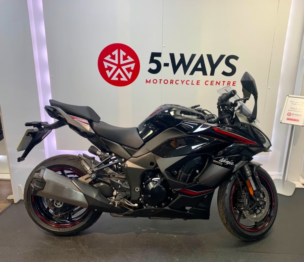 📣🏍 USED BIKE ANNOUNCEMENT 🏍📣 This Kawasaki Ninja1000SX has had only 1 owner from new and covered 9116 miles. very clean tidy bike fitted with Oxford heated grips. More Information here: 5-ways.co.uk/used-bikes/kaw…