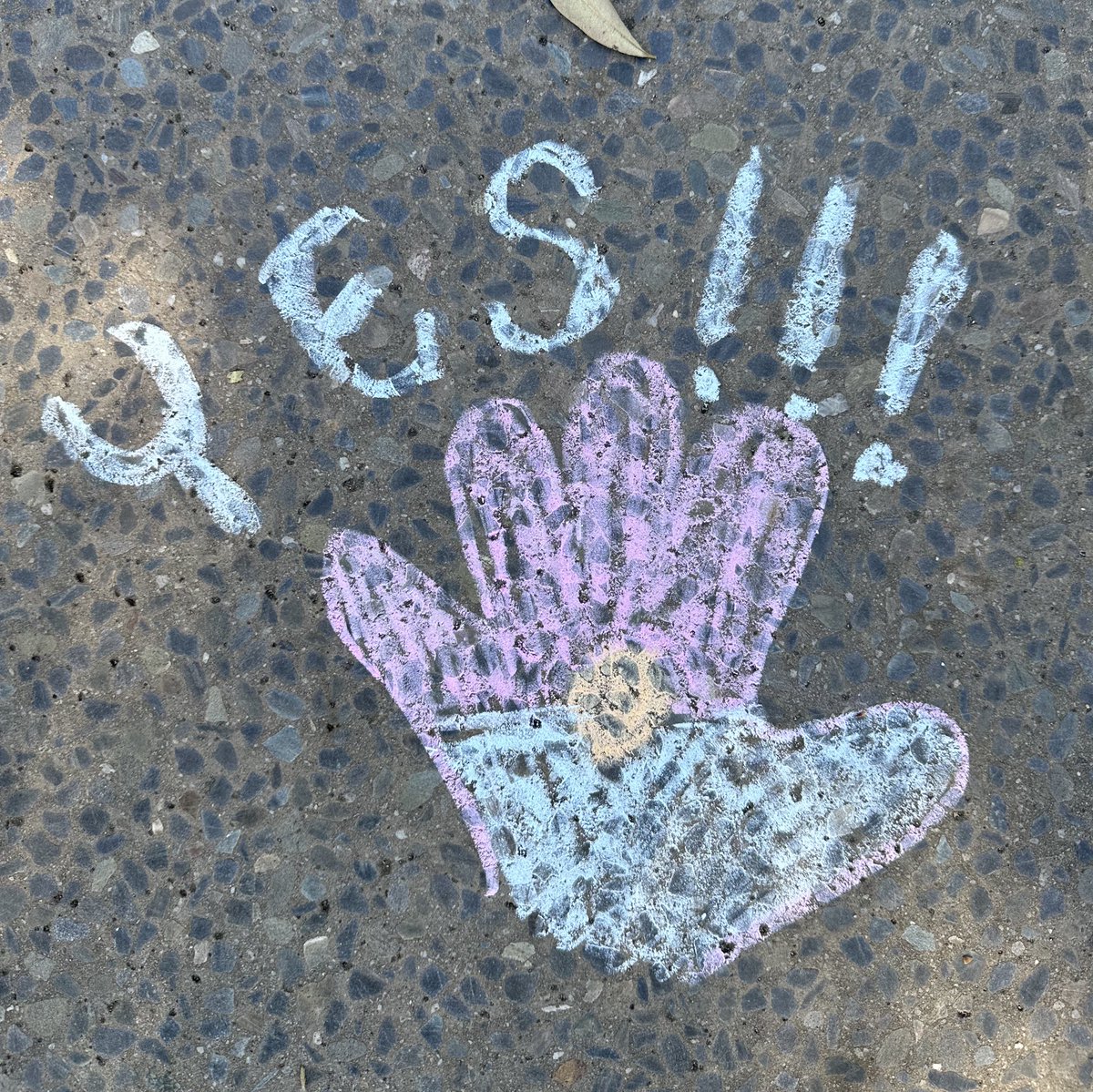 DemOnTheStreets's tweet photo. YES!!!
✋🏾#ChalkYes
✋🏼#CreateYes
✋#WriteYes
✊🏽#Hands4Yes
👉🏽https://t.co/eA4wz829sR https://t.co/Zi8AS9lXUE