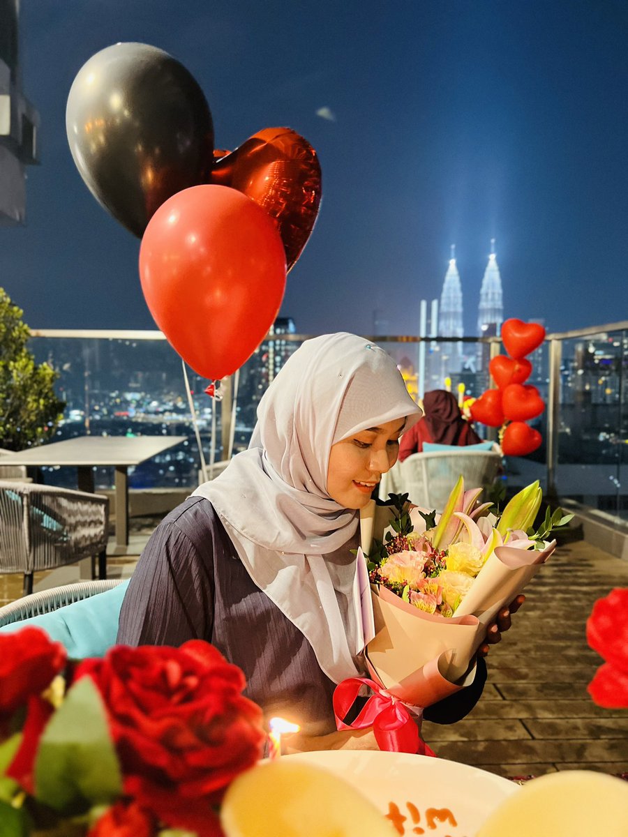 1st oct 1992

Tq lovey for celebration,gift, and flower..
May Allah always bless u vey❤️

Alhamdulillah for everything ❤️tq Allah for this blessing.

Im bless❤️