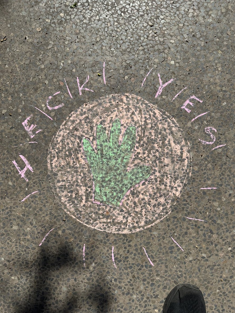 DemOnTheStreets's tweet photo. HECK YES
✋🏾#ChalkYes
✋🏼#CreateYes
✋#WriteYes
✊🏽#Hands4Yes
👉🏽https://t.co/eA4wz81BDj https://t.co/vRHUZiIRb0
