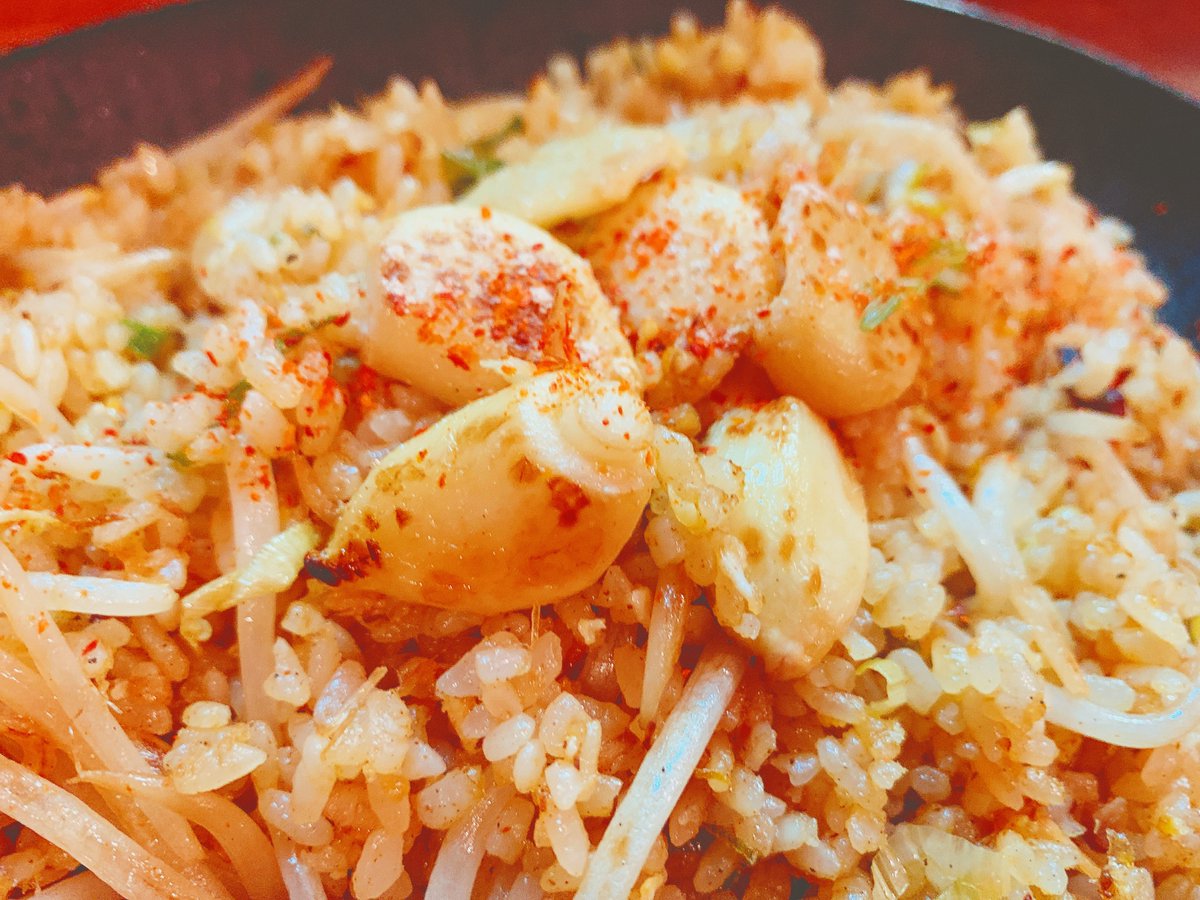 ramenkamiya's tweet photo. 夜は急に涼しくなりましたね😄
食欲の秋です🍚🍜✨
画像はニンニクチャーハンです🧄
仕込みが無くなりますと売り切れてしまいます事もあります✊😭
#らーめんかみ屋　#かみ屋
#岐阜らーめん　#岐阜ラーメン
#岐阜市らーめん　#岐阜市ラーメン
#巨人　#広島　#長良川球場 https://t.co/SsQiXdp97D