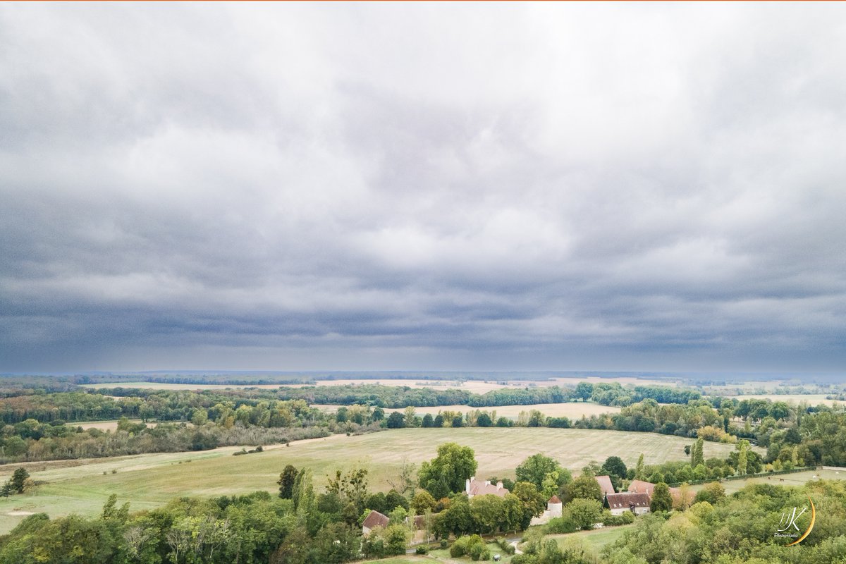 Arrivé très timide du front pluvieux  sur le Cher. (Villeneuve sur Cher)