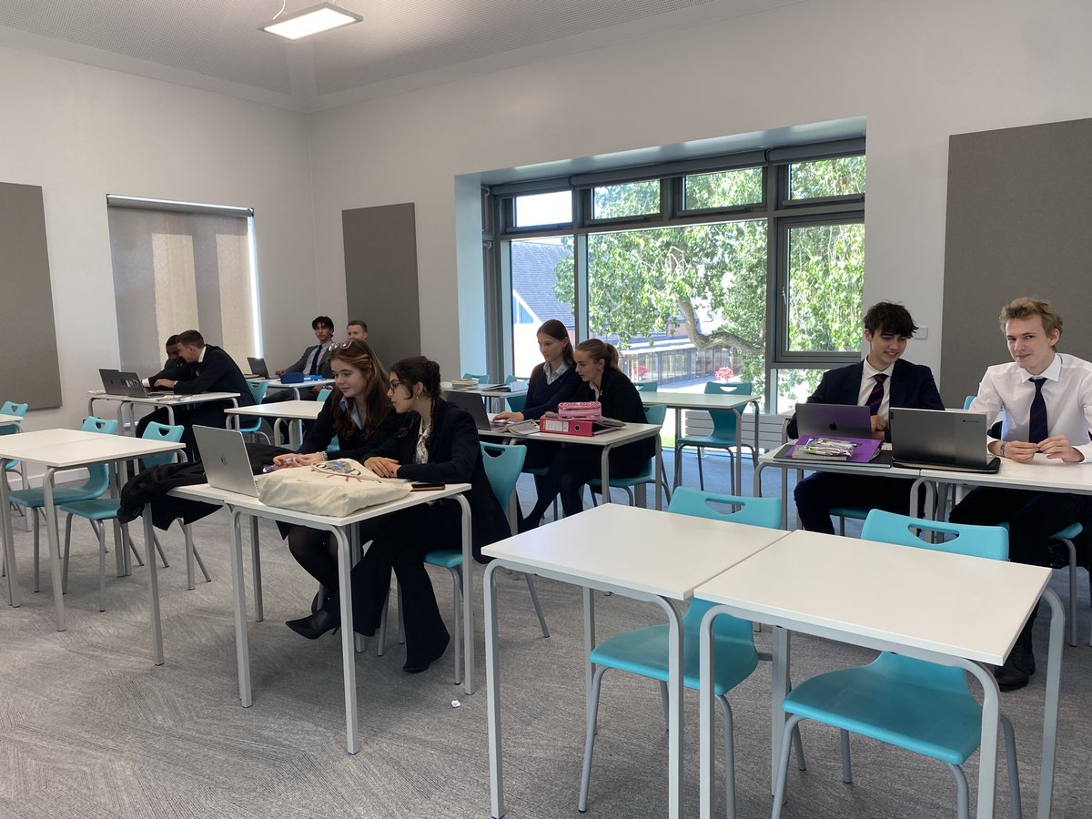 <a href="/FelstedIB/">FelstedIB</a> students had the opportunity to talk to Danish students <a href="/Herlufsholm/">Louise Heiberg Lund</a> about school experiences in their English and German lessons today. #FelstedDifference