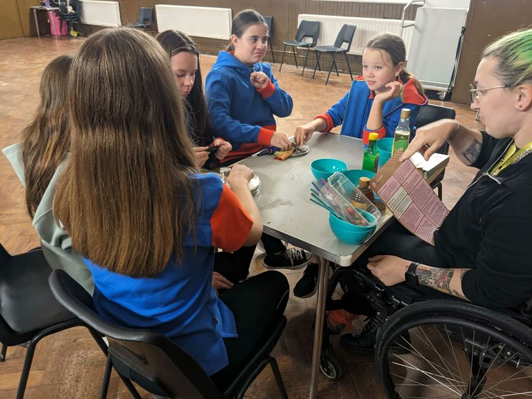 The Guides did some more badge work today; Stage 3 taste tested branded and own brand food, Stage 4 learned some life hacks and the Gold Group studied the stars (as best we could with the rain!) ✨