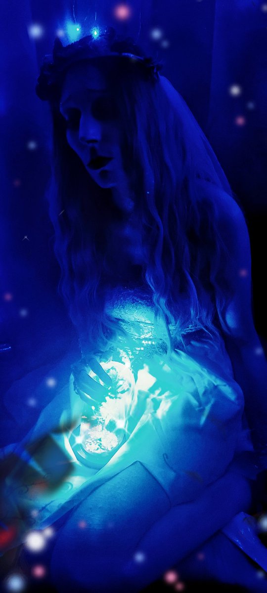 DollCille's tweet photo. 🦋"Looks like I still have tears to sheet"🥀
I love taking these kind of pictures even tho it's a little hard with the front camera because it's not that happy with colored light and take the whole effect away
#CorpseBride #CorpseBrideCosplay #TimBurton #CorpseBrideEmily https://t.co/OJYfD9uDLi