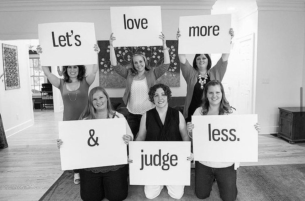 wellandco1's tweet image. Always remain supportive of your peers. Have the courage to be each others champions. Kindness matters all around. 
.
.
#dontjudge #judgmentdetox #judgmentfreezone #debragudema   #wellandco1 #bekind #kindnessmatters {📸: Huff Post} 
Mindfully curated by Debra Gudema for Well&amp;amp;Co.