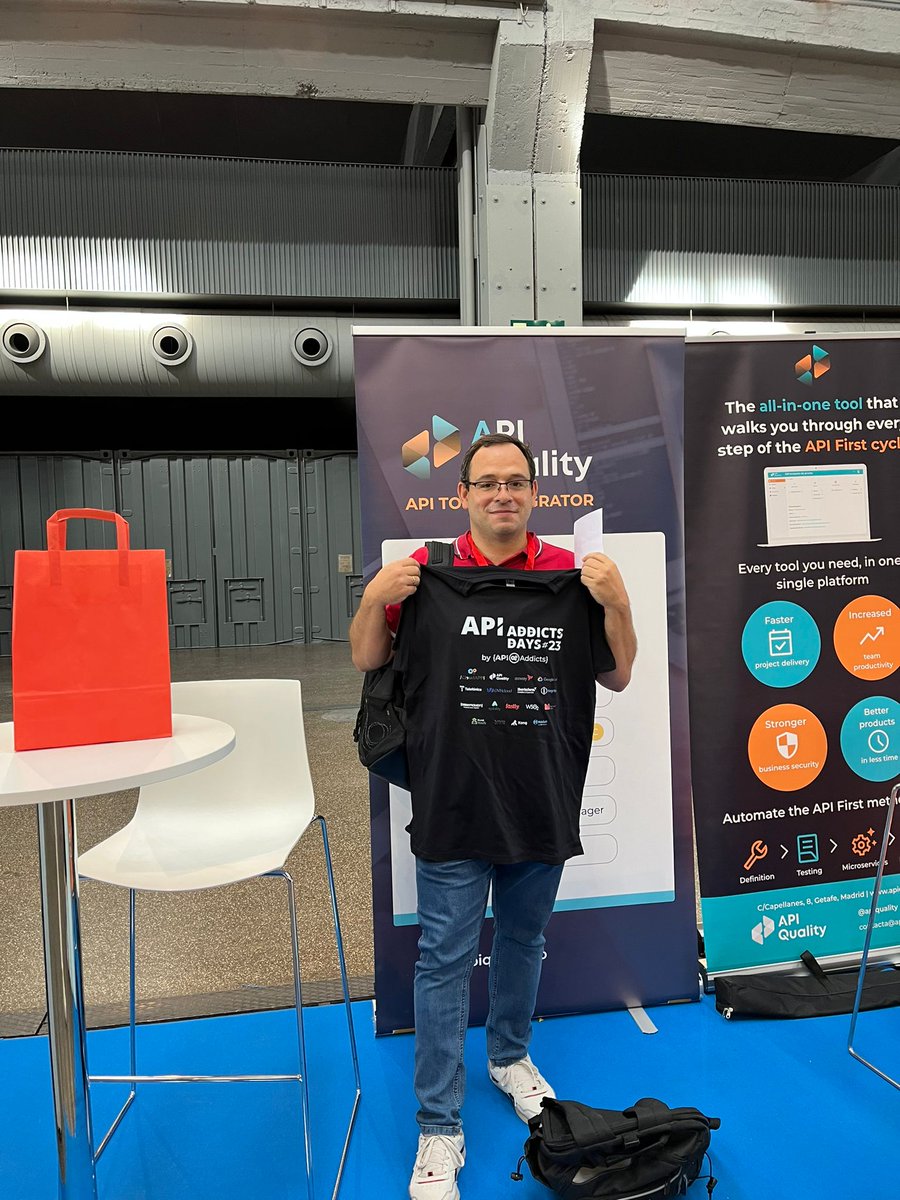 APIAddicts's tweet photo. ¡Momento poses!
Nos damos una vuelta por los stands del #APIAddictsDays23 para conocer a todos los profesionales que se han acercado a @LaNaveMadrid https://t.co/gJf9rD0Z46