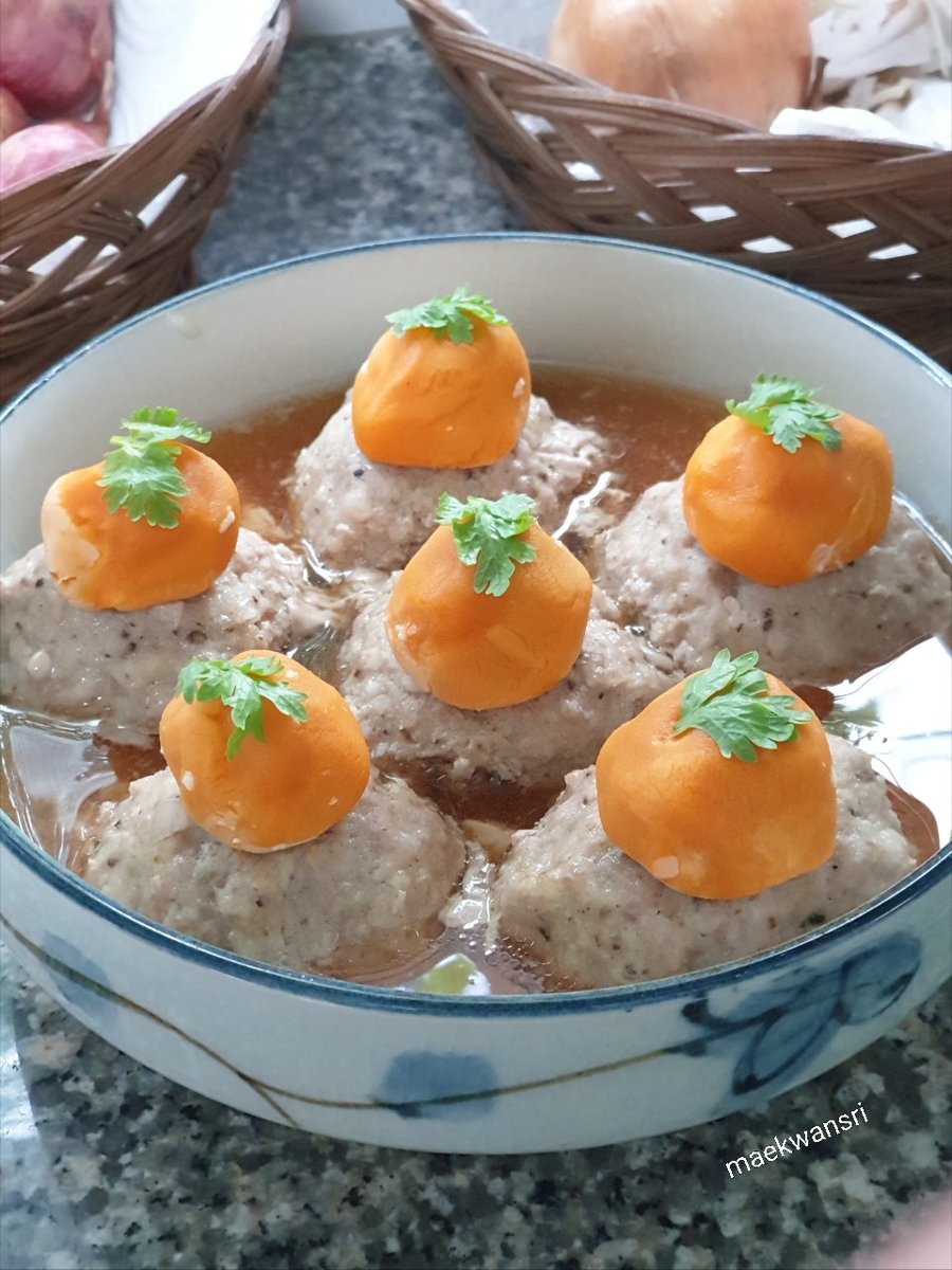 KwansriR's tweet photo. หมูสับนึ่งโปะหน้าด้วยไข่แดงไข่เค็มทำกินง่ายๆนึ่งไปเกิน10นาทีก็อร่อยได้แล้วจ้า https://t.co/Oz6ti0kecq